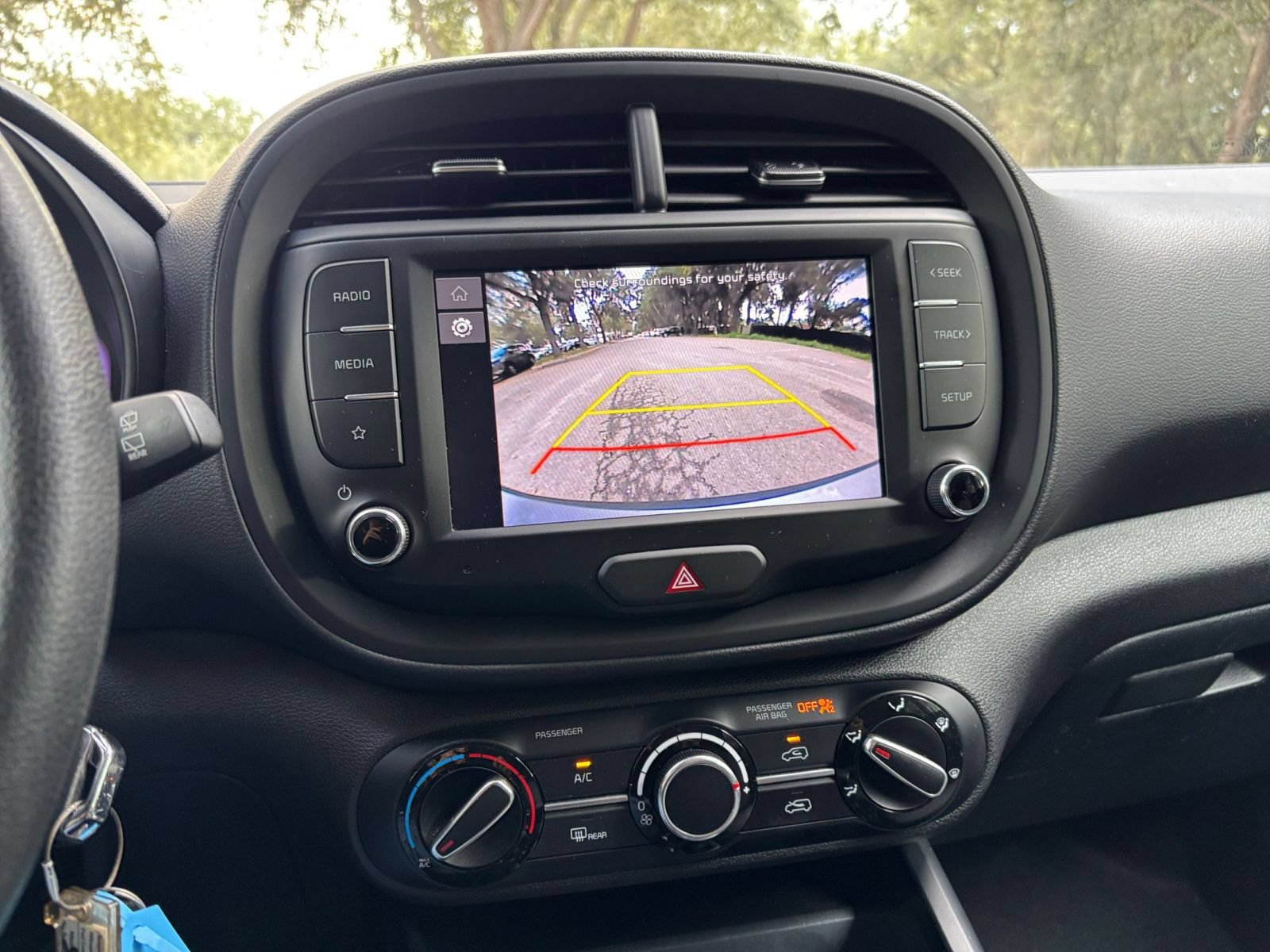 Used 2025 Kia Soul LX w/ LX Technology Package FWD image 16