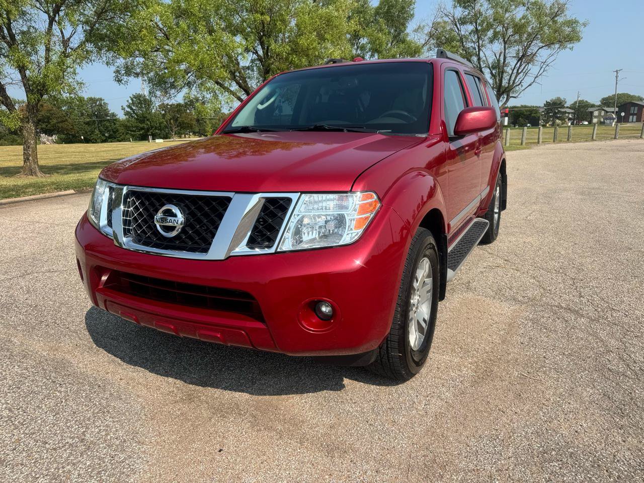 Used 2011 Nissan Pathfinder Silver AWD/4WD image 3