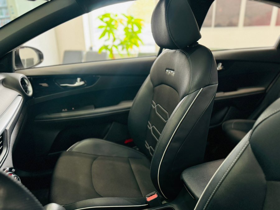 Used 2023 Kia Forte GT-Line w/ GT-Line Premium Package image 15