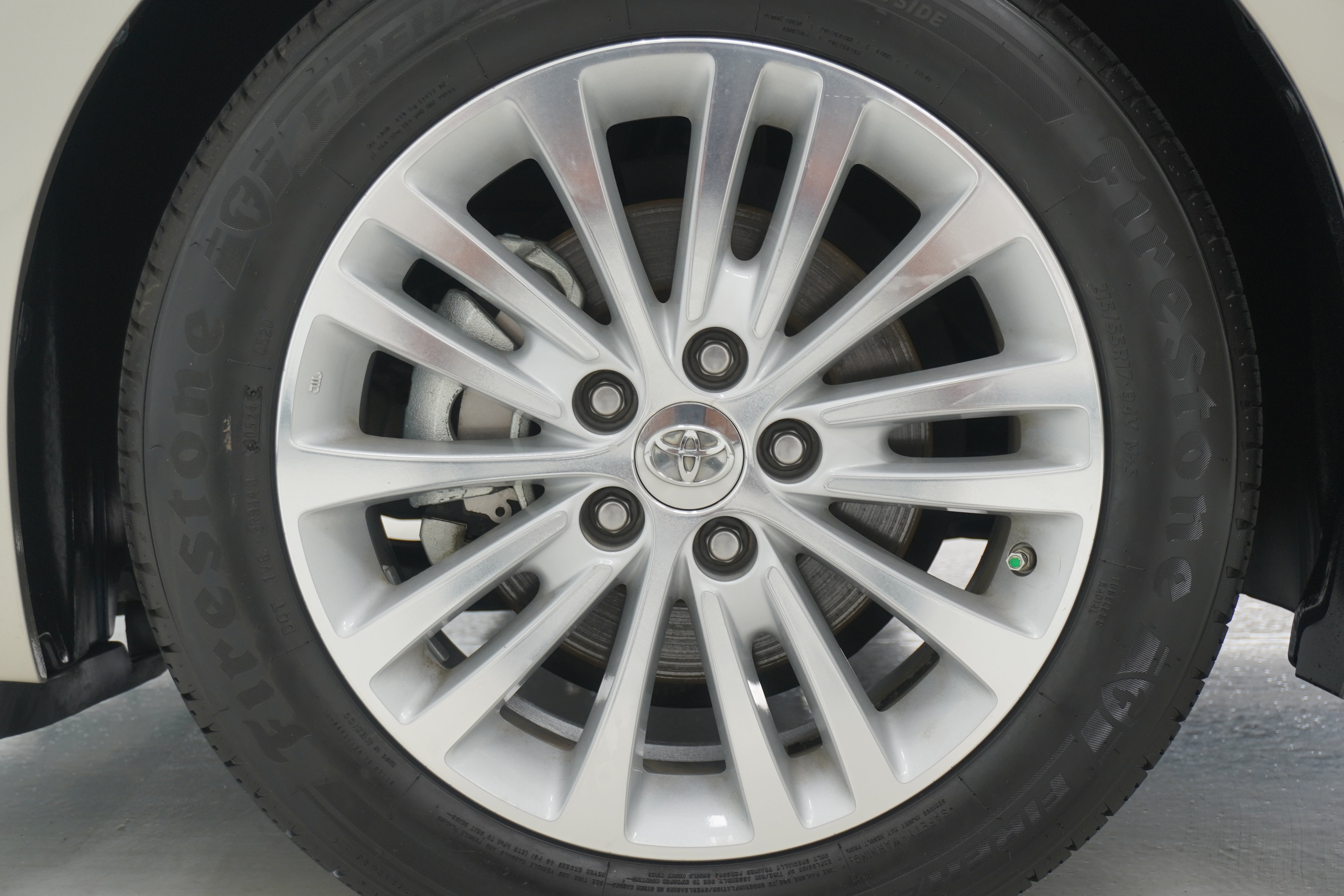Used 2013 Toyota Avalon Limited w/ Technology Pkg FWD image 30