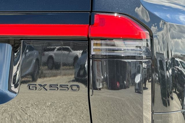 Used 2024 Lexus GX 550 w/ Accessory Package (31) AWD/4WD image 33