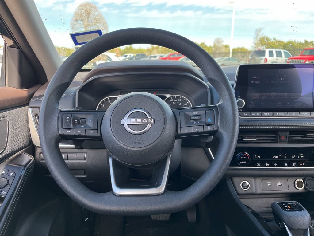 Used 2023 Nissan Rogue SV image 16