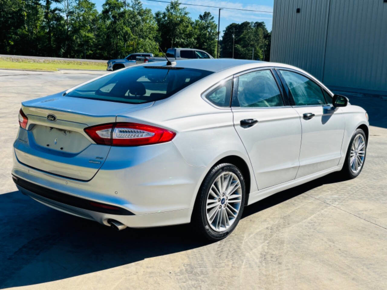Used 2015 Ford Fusion SE w/ Equipment Group 202A image 6