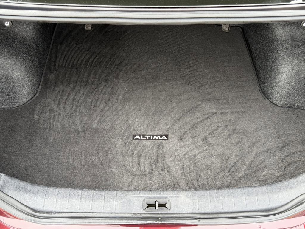 Used 2025 Nissan Altima 2.5 SV FWD image 29