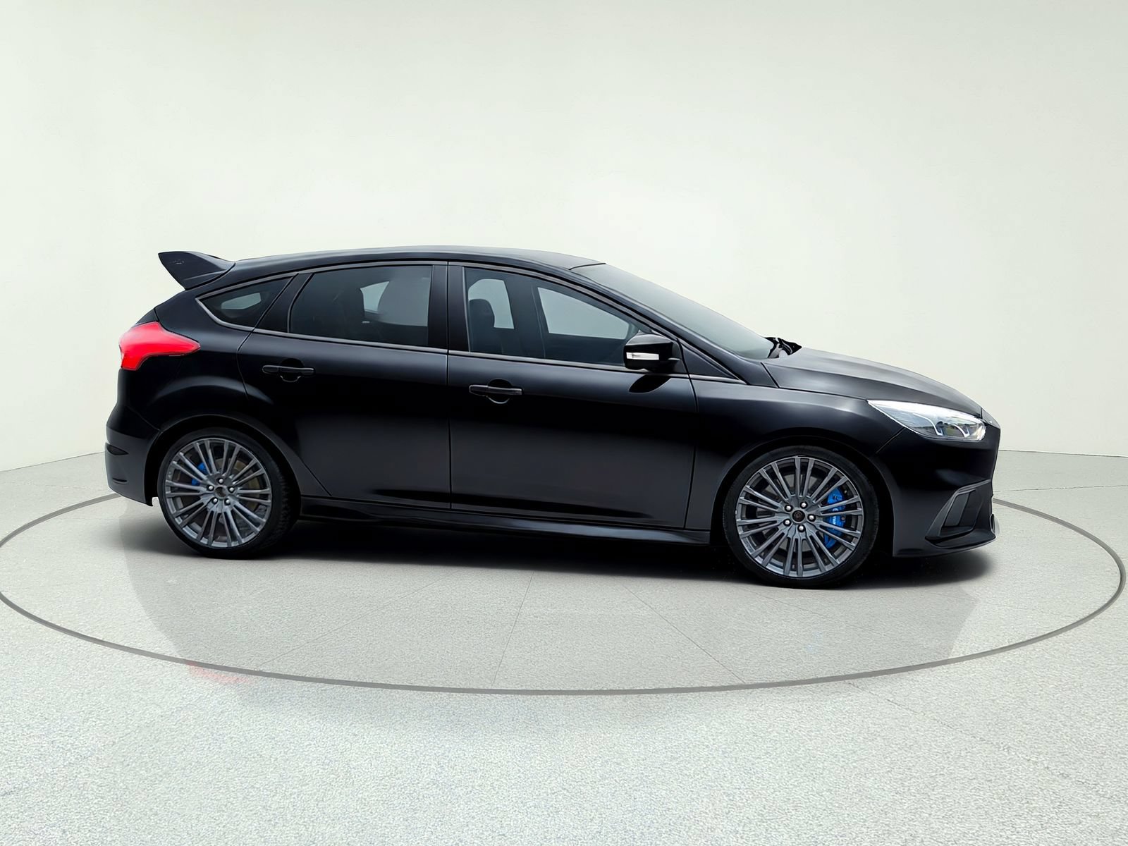 Used 2017 Ford Focus RS AWD/4WD image 10