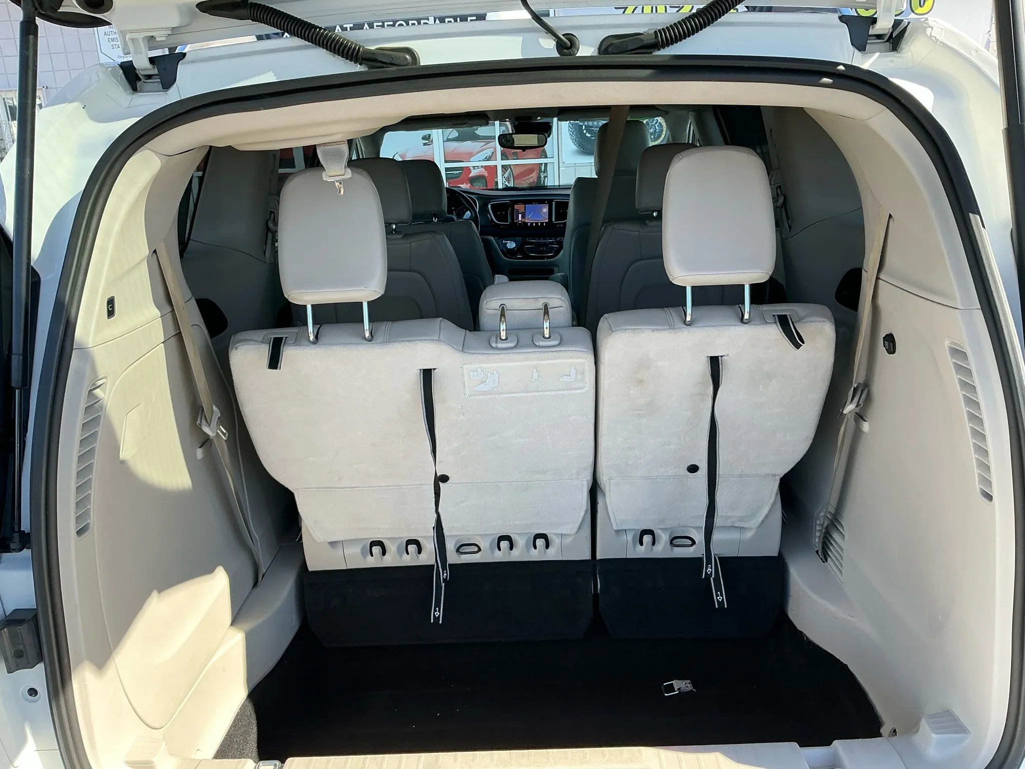 Used 2018 Chrysler Pacifica Touring-L w/ Advanced Safetytec Group image 31