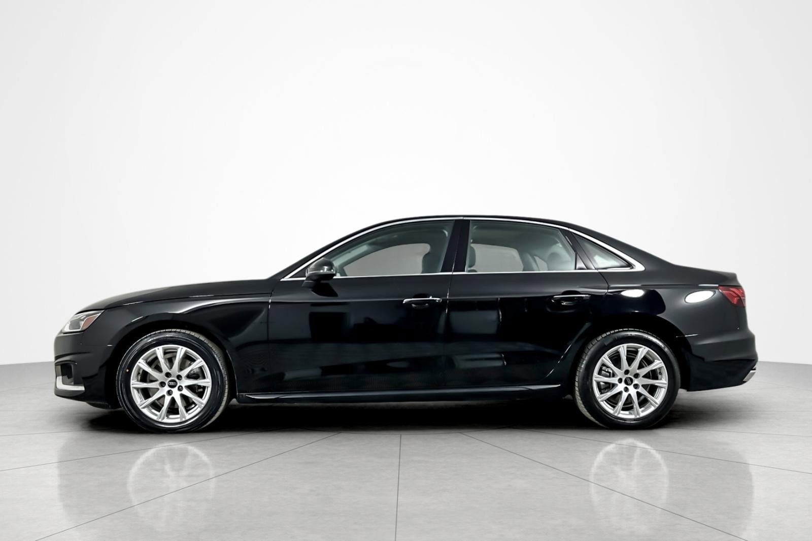 Used 2023 Audi A4 2.0T Premium w/ Convenience Package image 2