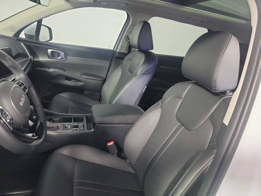 Certified 2025 Kia Sorento EX w/ Panoramic Sunroof Package image 18