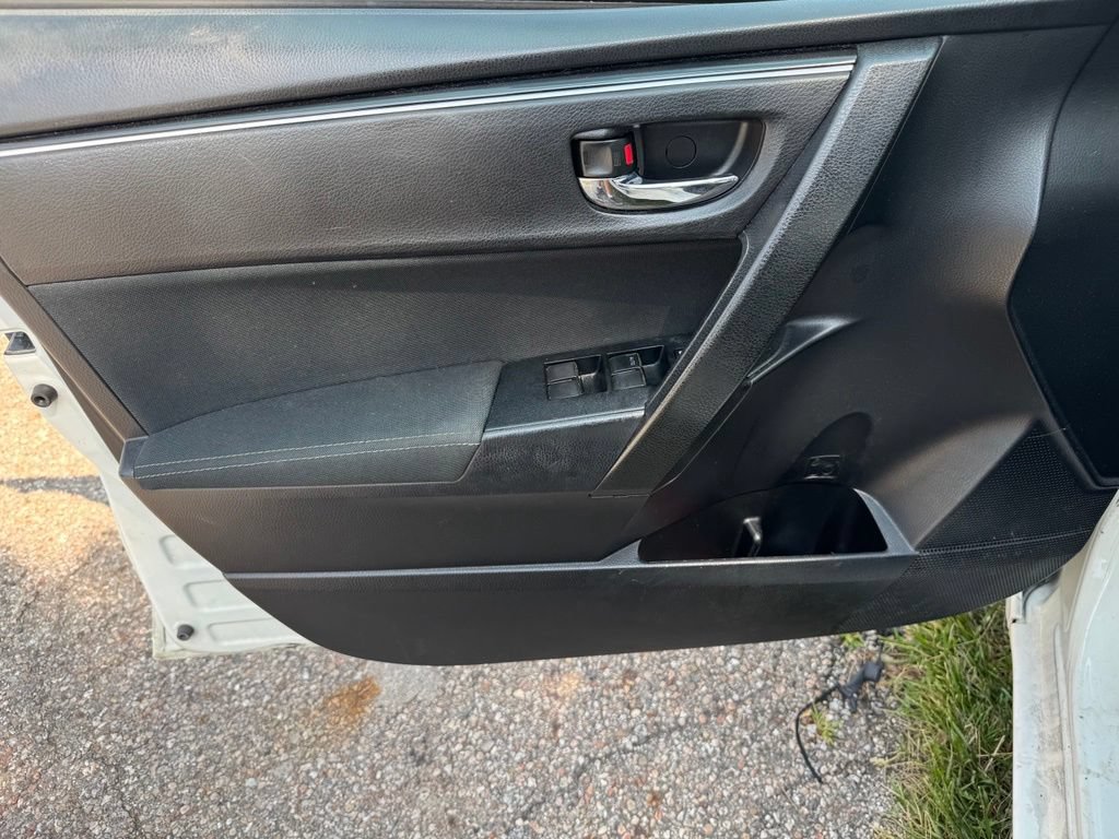 Used 2017 Toyota Corolla LE FWD image 15