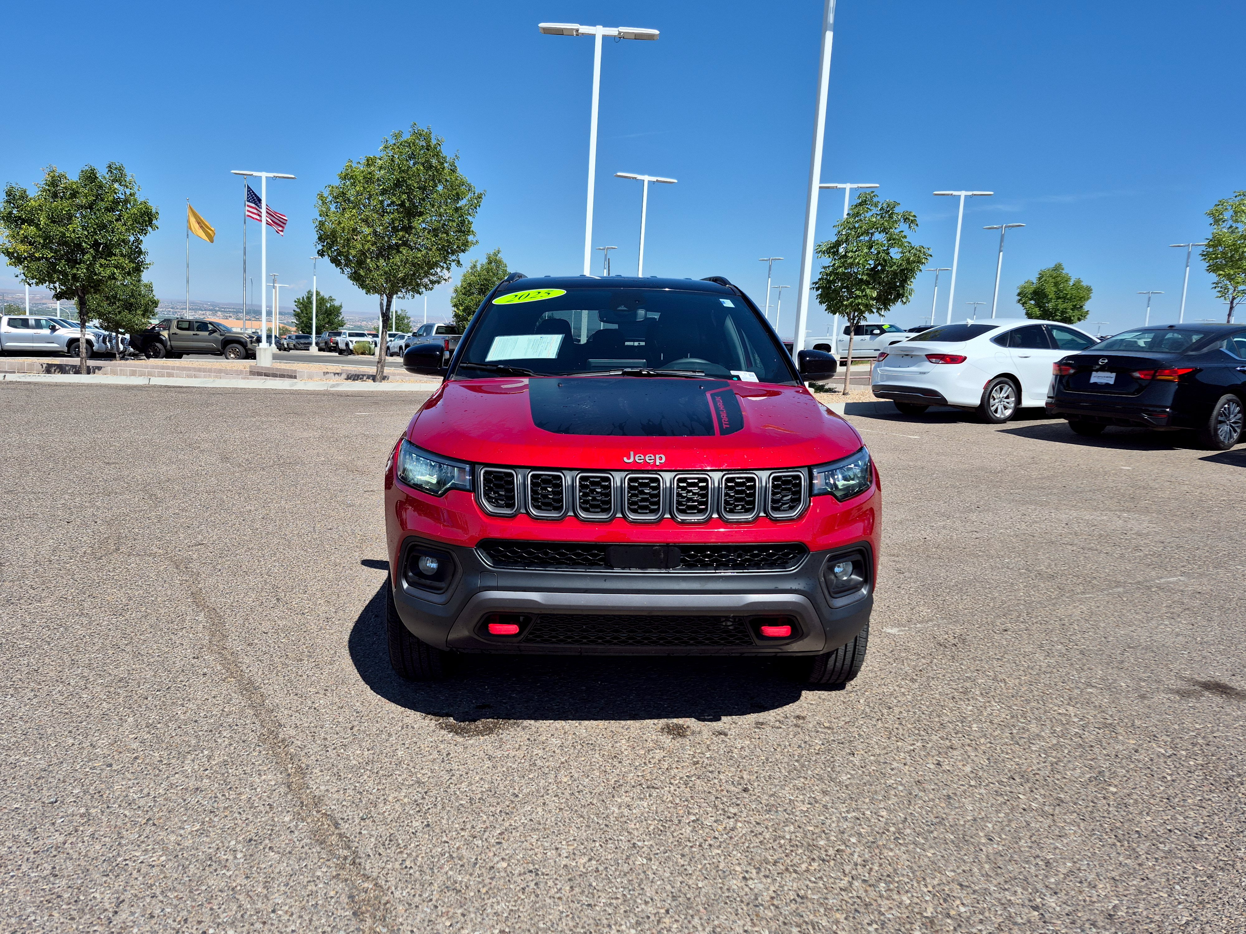 Used 2025 Jeep Compass Trailhawk AWD/4WD image 8