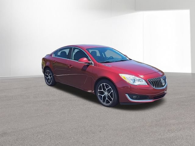 Used 2017 Buick Regal Sport Touring FWD image 2