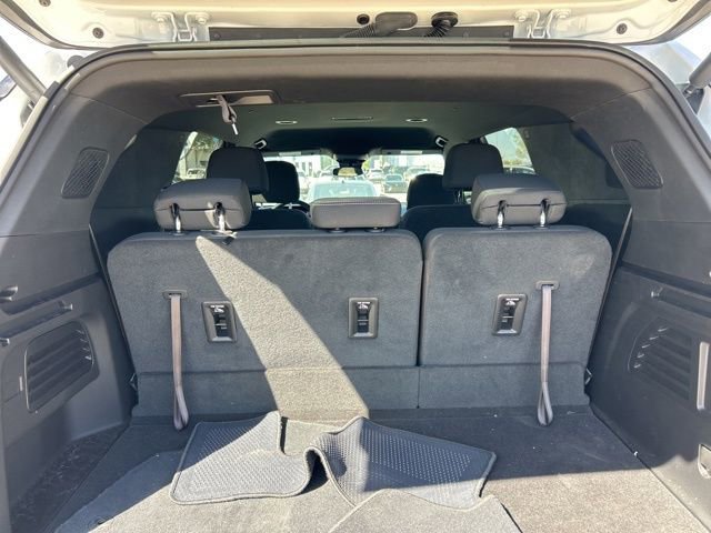 Used 2025 Chevrolet Traverse LT w/ Driver Confidence Package image 7