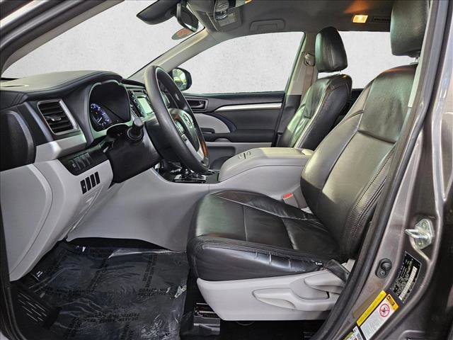 Used 2018 Toyota Highlander LE FWD image 12