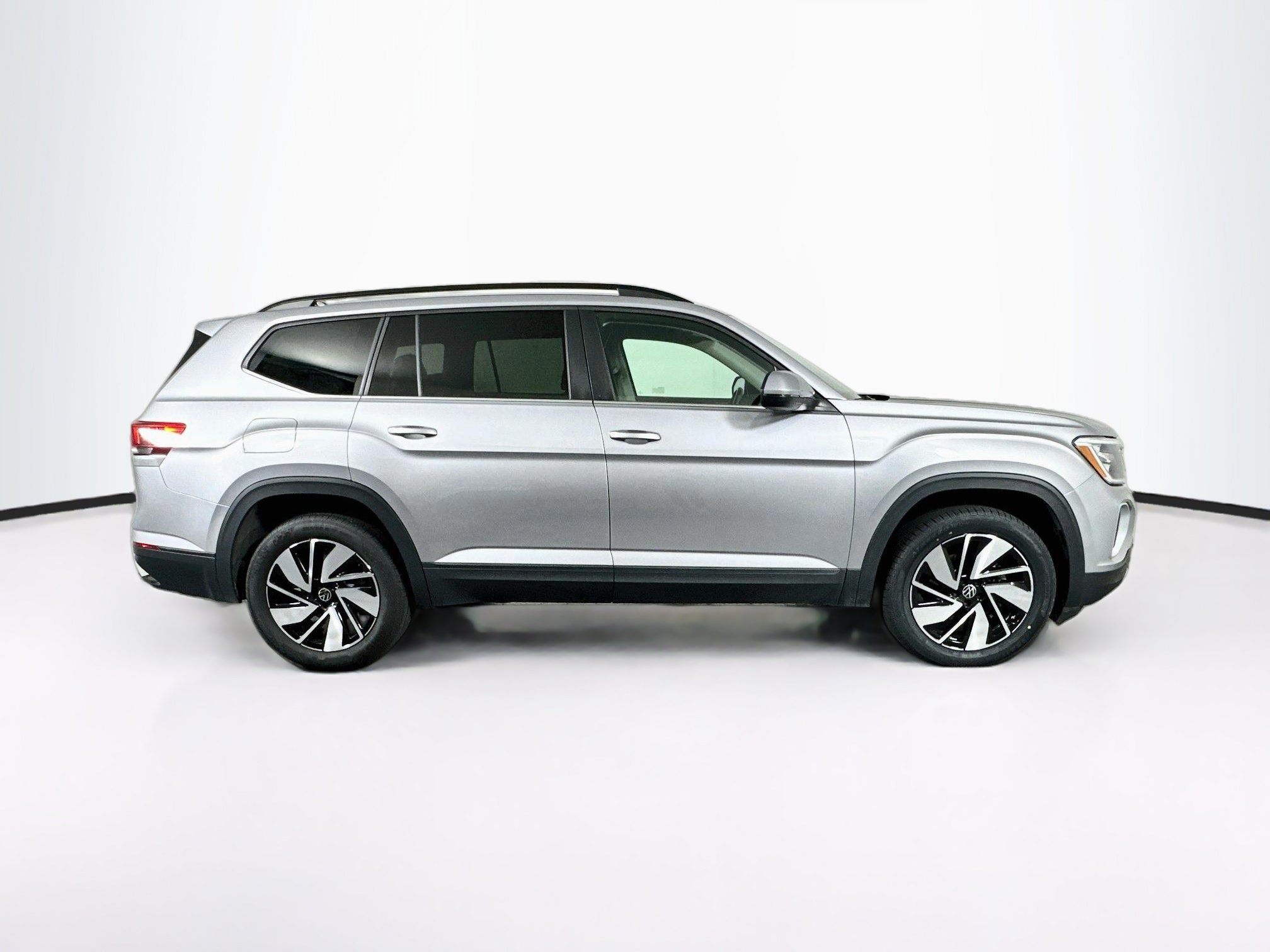 Used 2025 Volkswagen Atlas SE FWD image 10