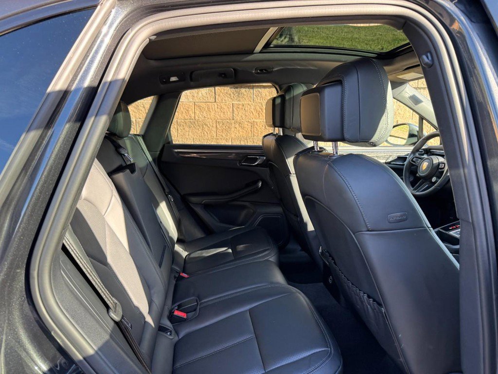 Used 2023 Porsche Macan S image 10