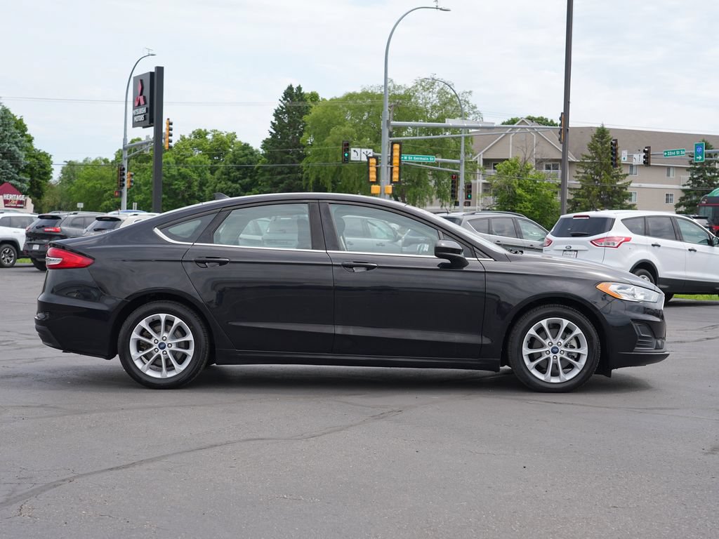 Used 2020 Ford Fusion SE FWD image 2