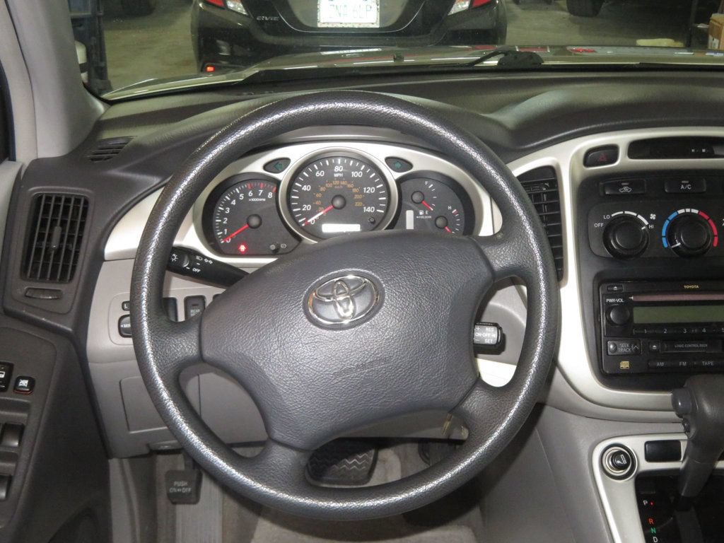 Used 2004 Toyota Highlander 4WD V6 image 32