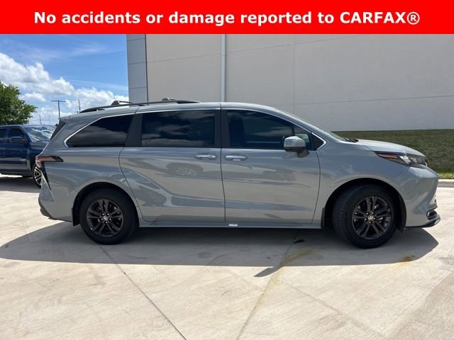 Used 2024 Toyota Sienna XLE Woodland Edition image 2