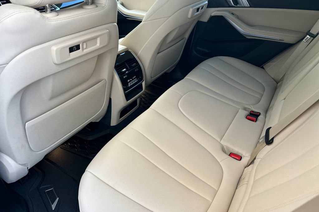 Used 2019 BMW X5 xDrive40i w/ Premium Package 2 AWD/4WD image 12
