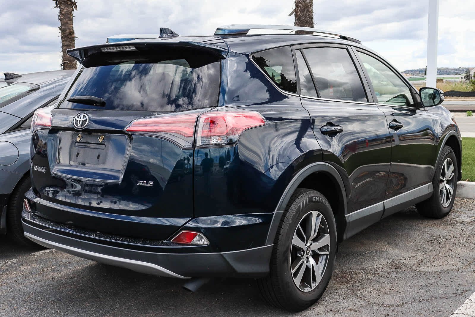 Used 2018 Toyota RAV4 XLE w/ Plus Extra Value Package FWD image 6