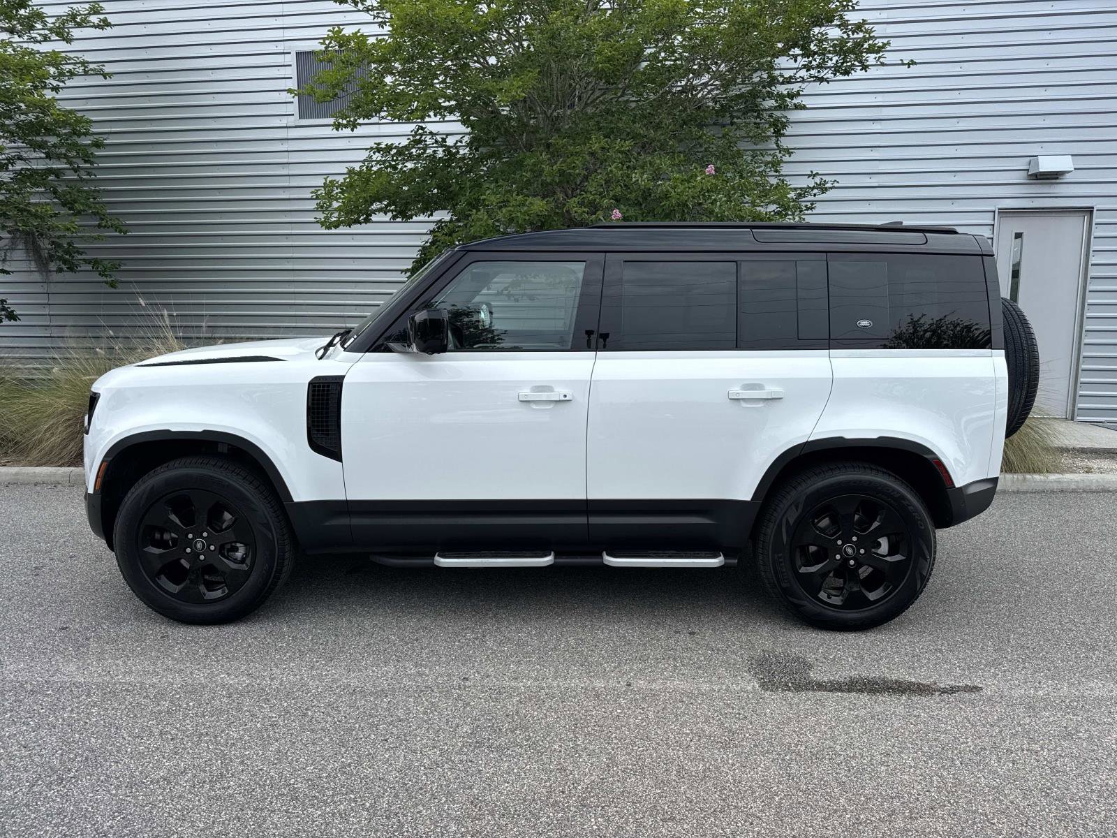 Used 2022 Land Rover Defender 110 S AWD/4WD image 2