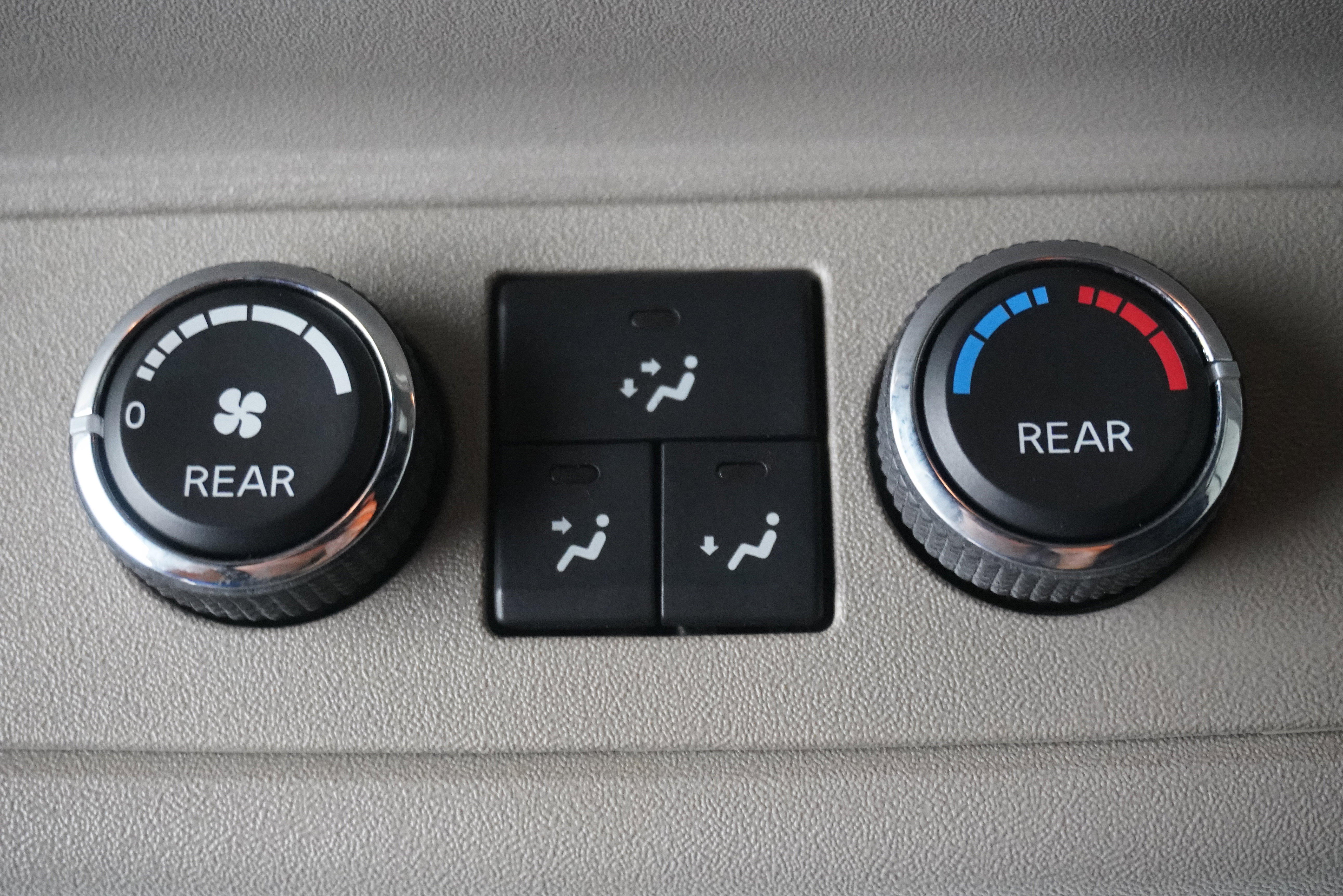 Used 2014 Nissan Armada Platinum w/ 2nd Row Captain Seat Package RWD image 13
