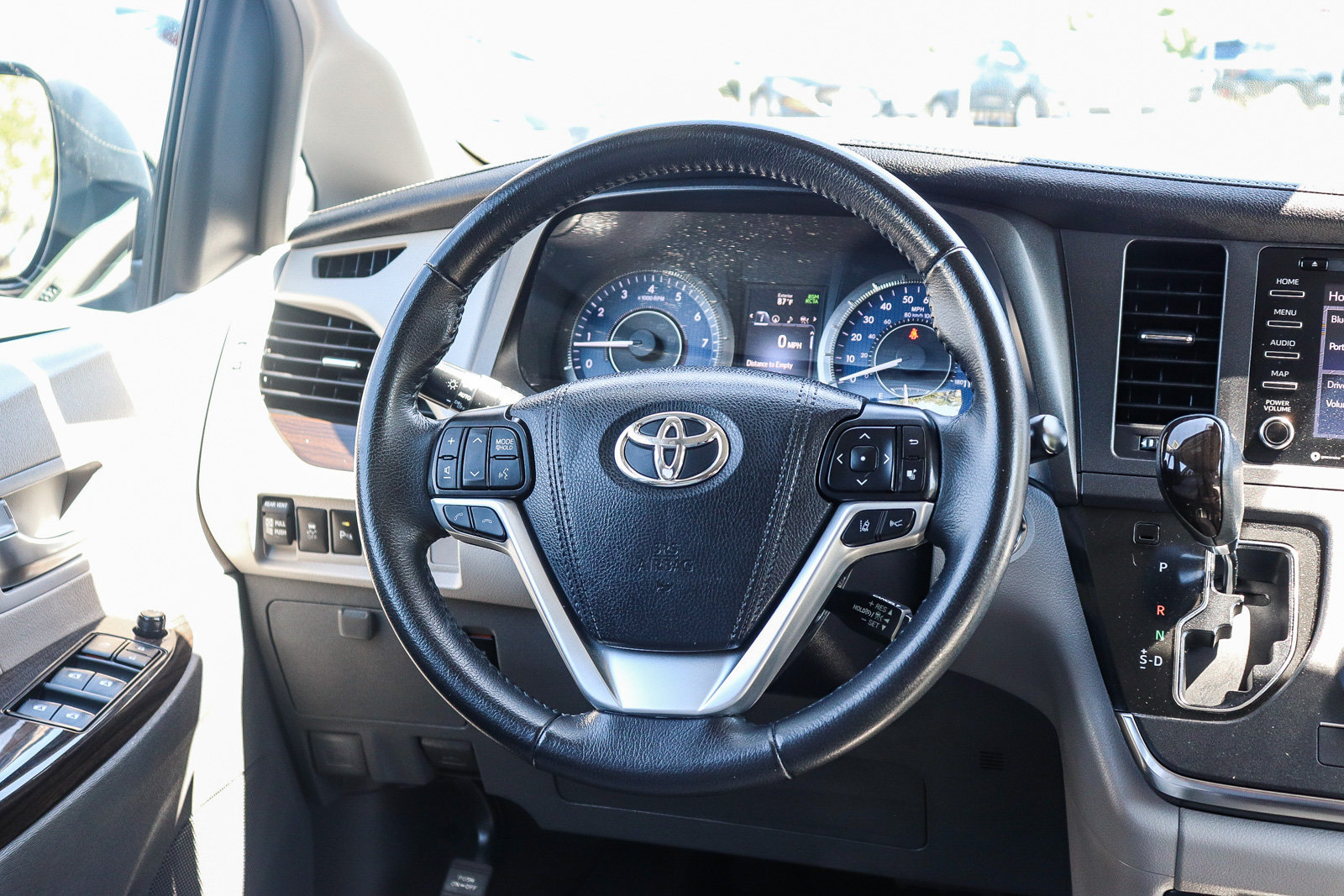 Certified 2019 Toyota Sienna XLE w/ XLE Navigation Package FWD image 18