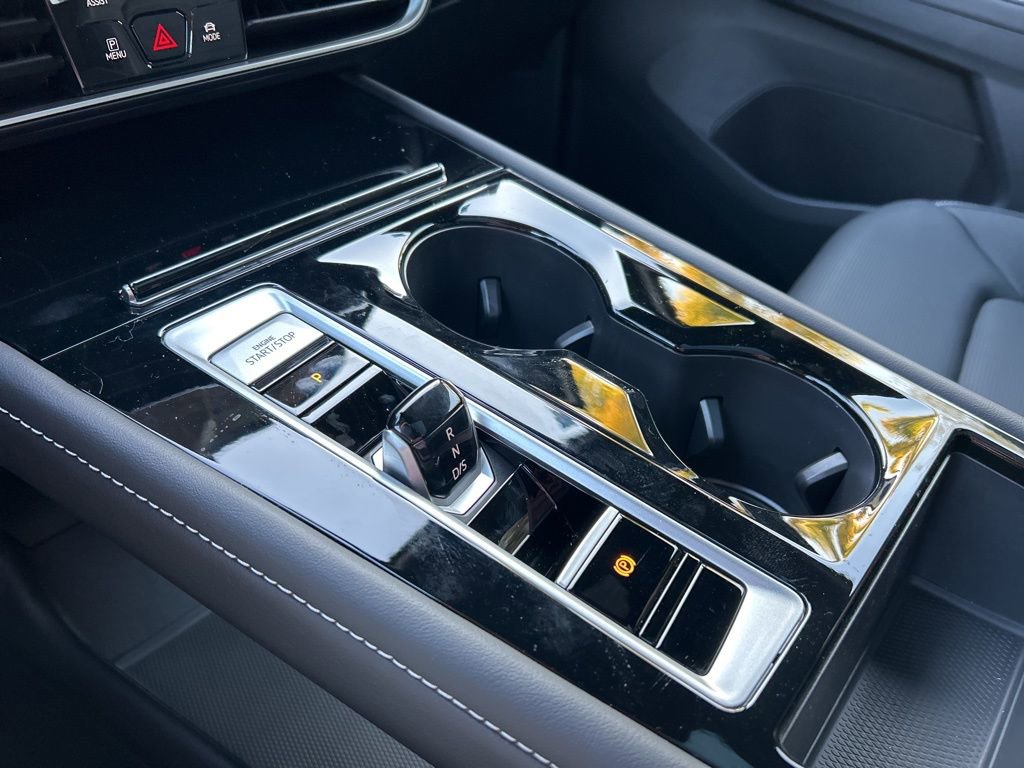 Used 2025 Volkswagen Atlas Cross Sport SEL image 34