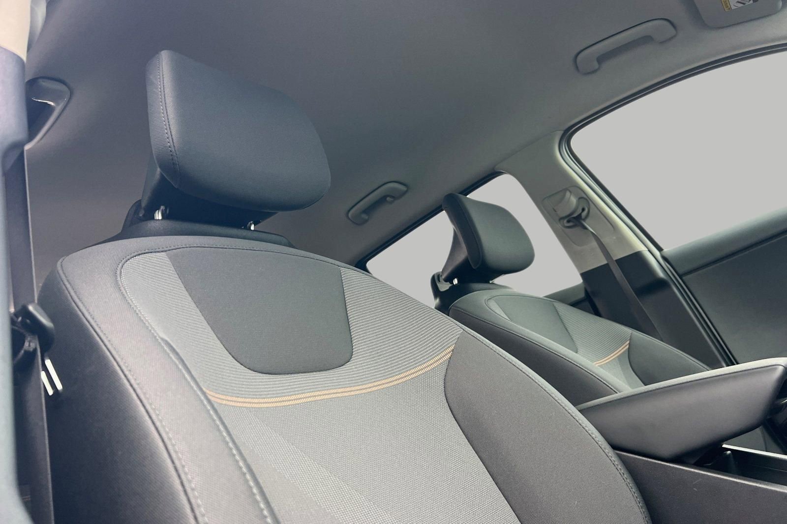 Used 2025 Kia Niro LX image 18