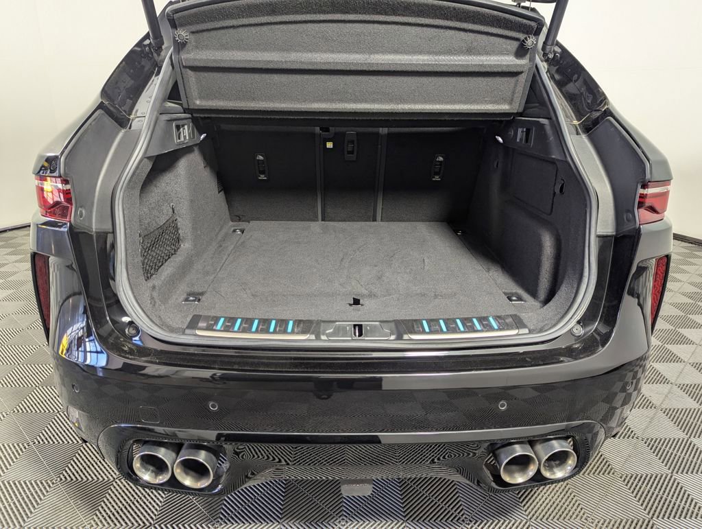 Used 2022 Jaguar F-PACE SVR image 82