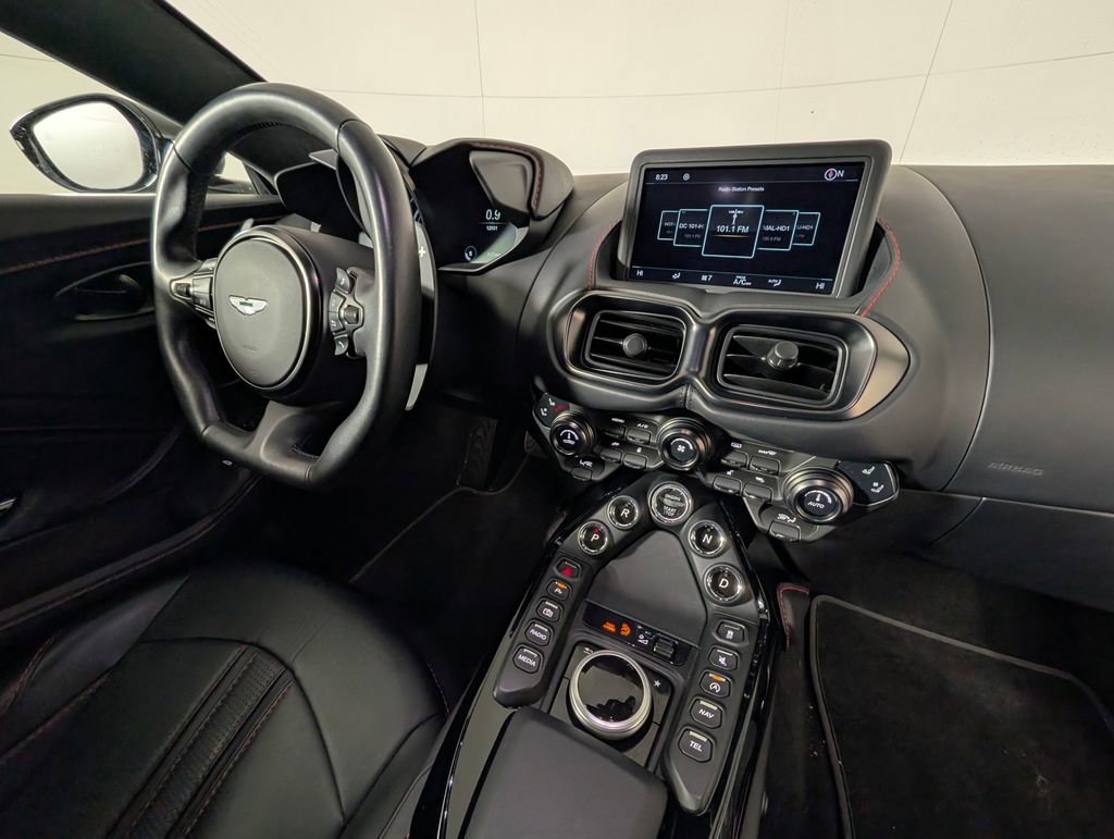 Used 2023 Aston Martin V8 Vantage Coupe image 16