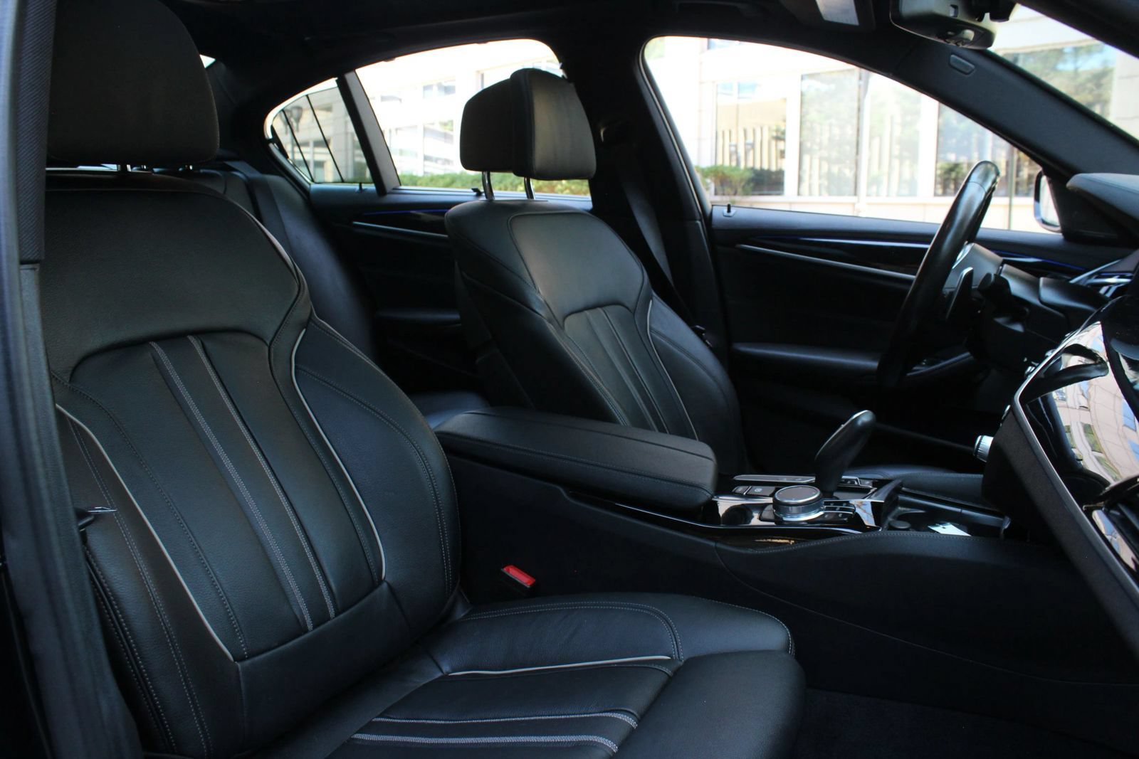 Used 2020 BMW M550i xDrive w/ Executive Package AWD/4WD image 26