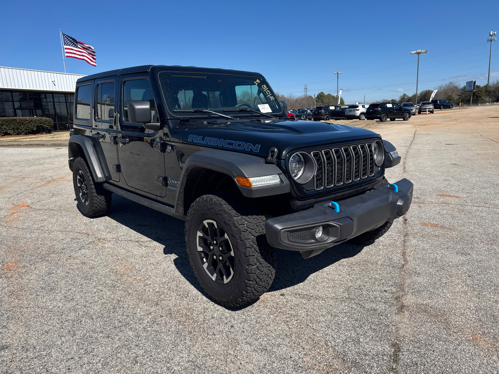 Used 2025 Jeep Wrangler Unlimited Rubicon 4xe w/ Convenience Group AWD/4WD image 3
