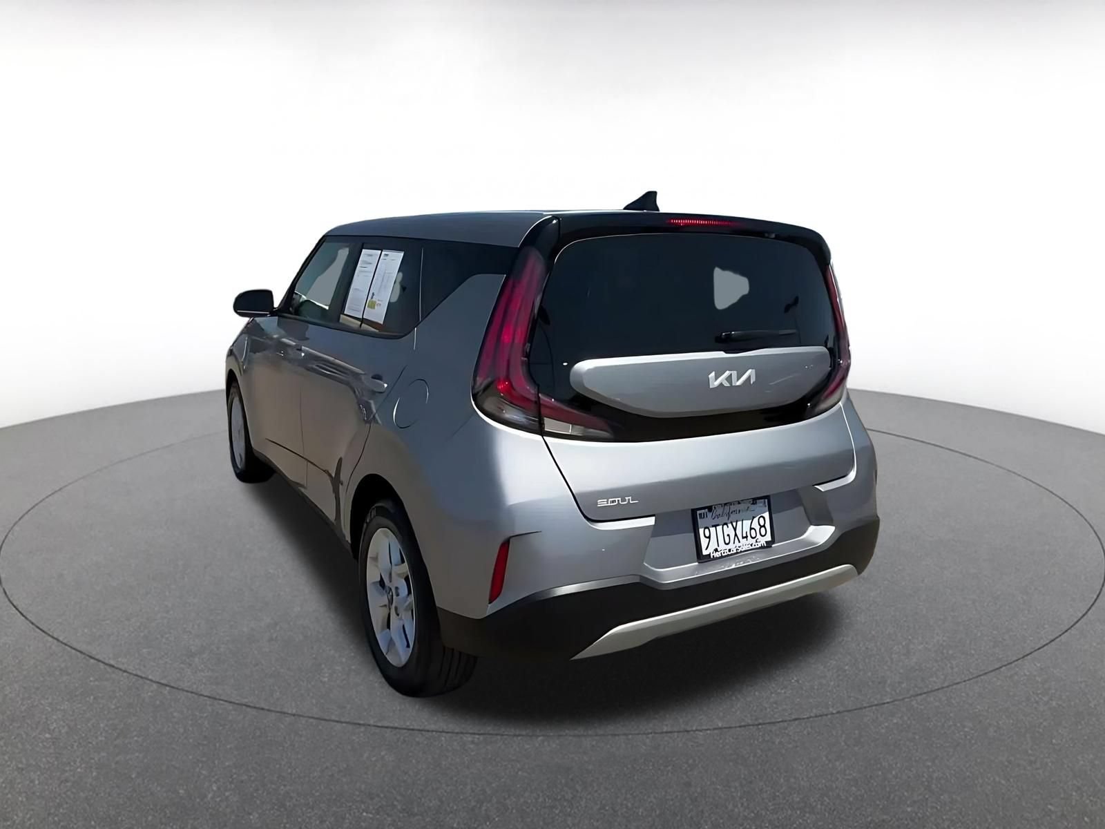 Used 2025 Kia Soul LX w/ LX Technology Package FWD image 9