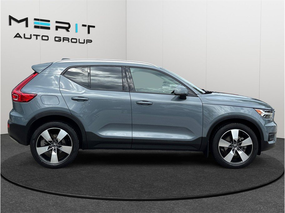 Used 2021 Volvo XC40 T5 Momentum w/ Premium Package AWD/4WD image 10