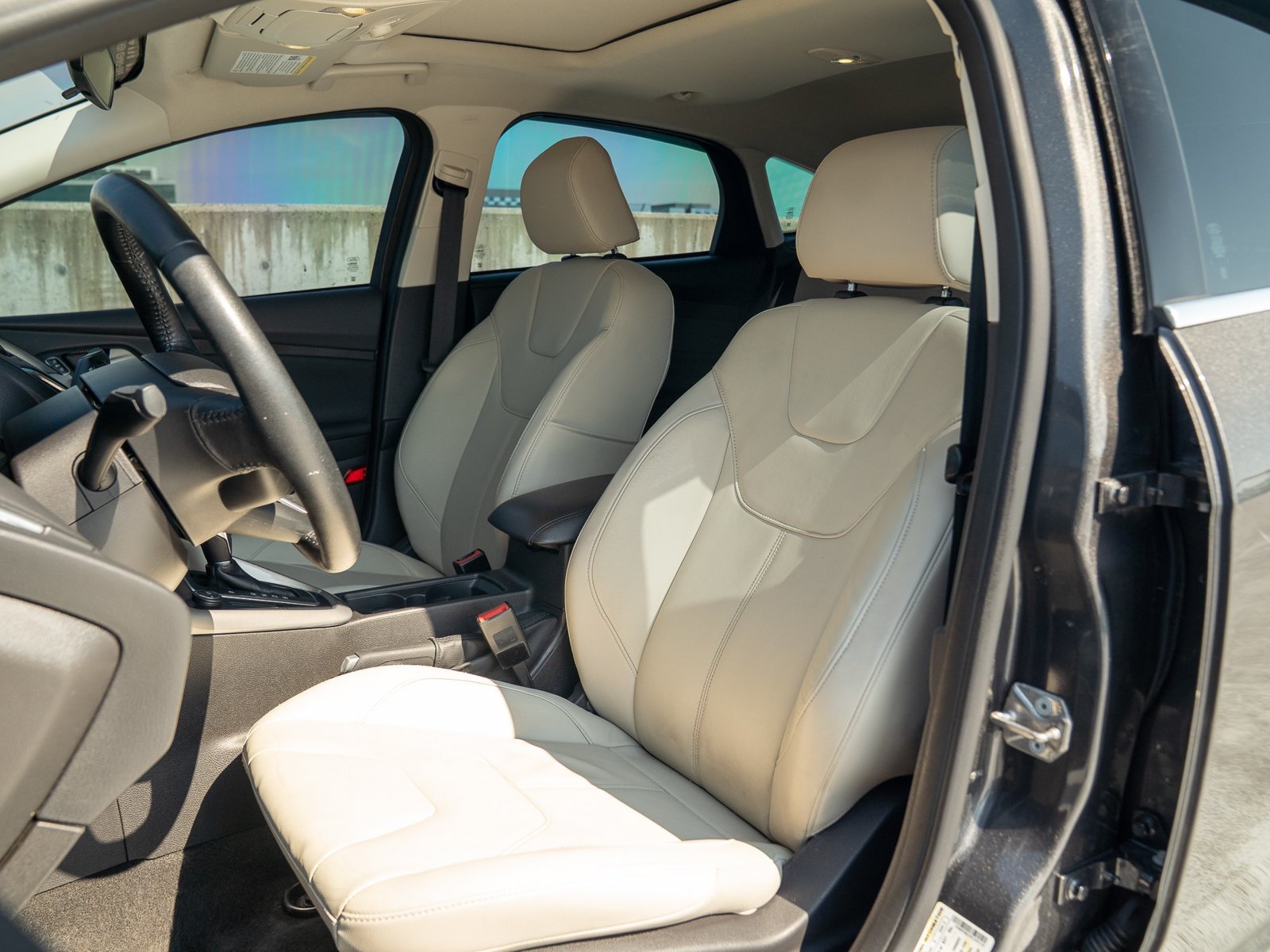 Used 2015 Ford Focus Titanium FWD image 24