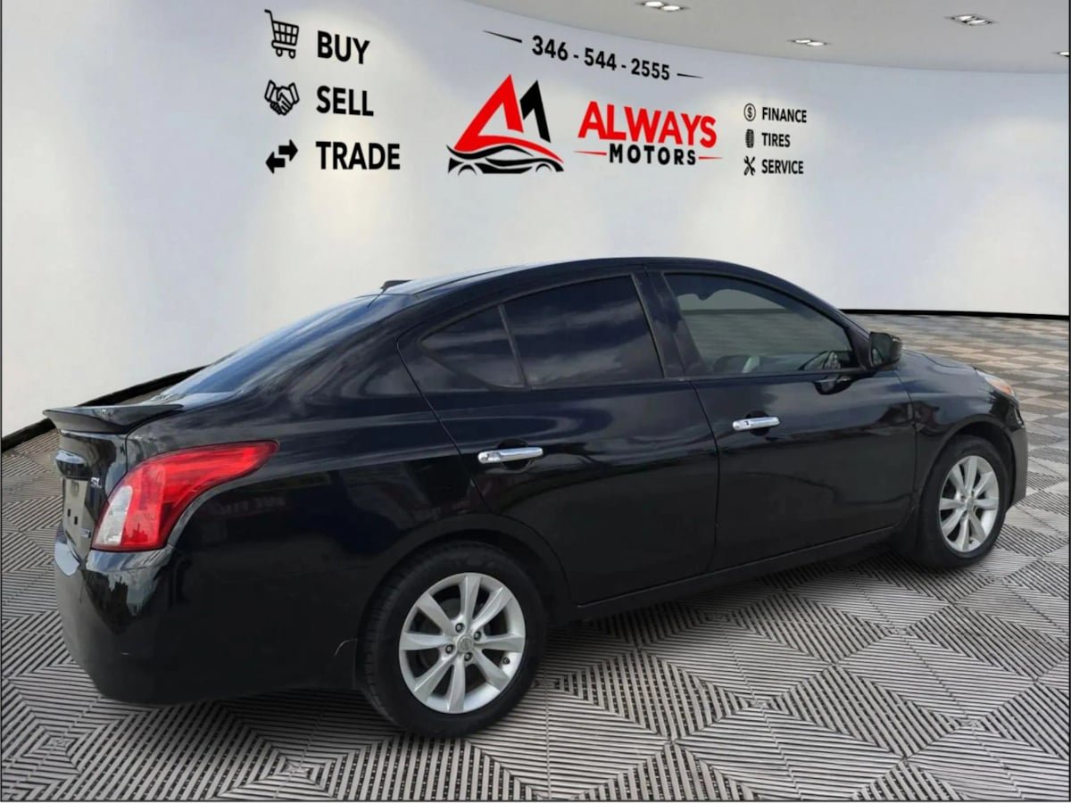 Used 2015 Nissan Versa w/ SL Tech Package FWD image 3