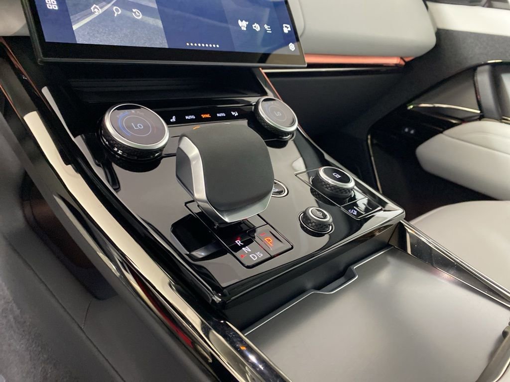 Used 2023 Land Rover Range Rover Sport SE image 17