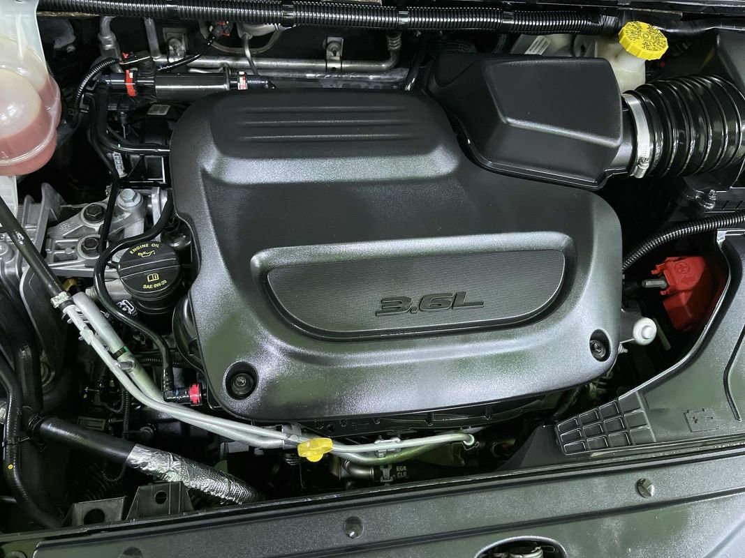 Used 2022 Chrysler Voyager LX image 28