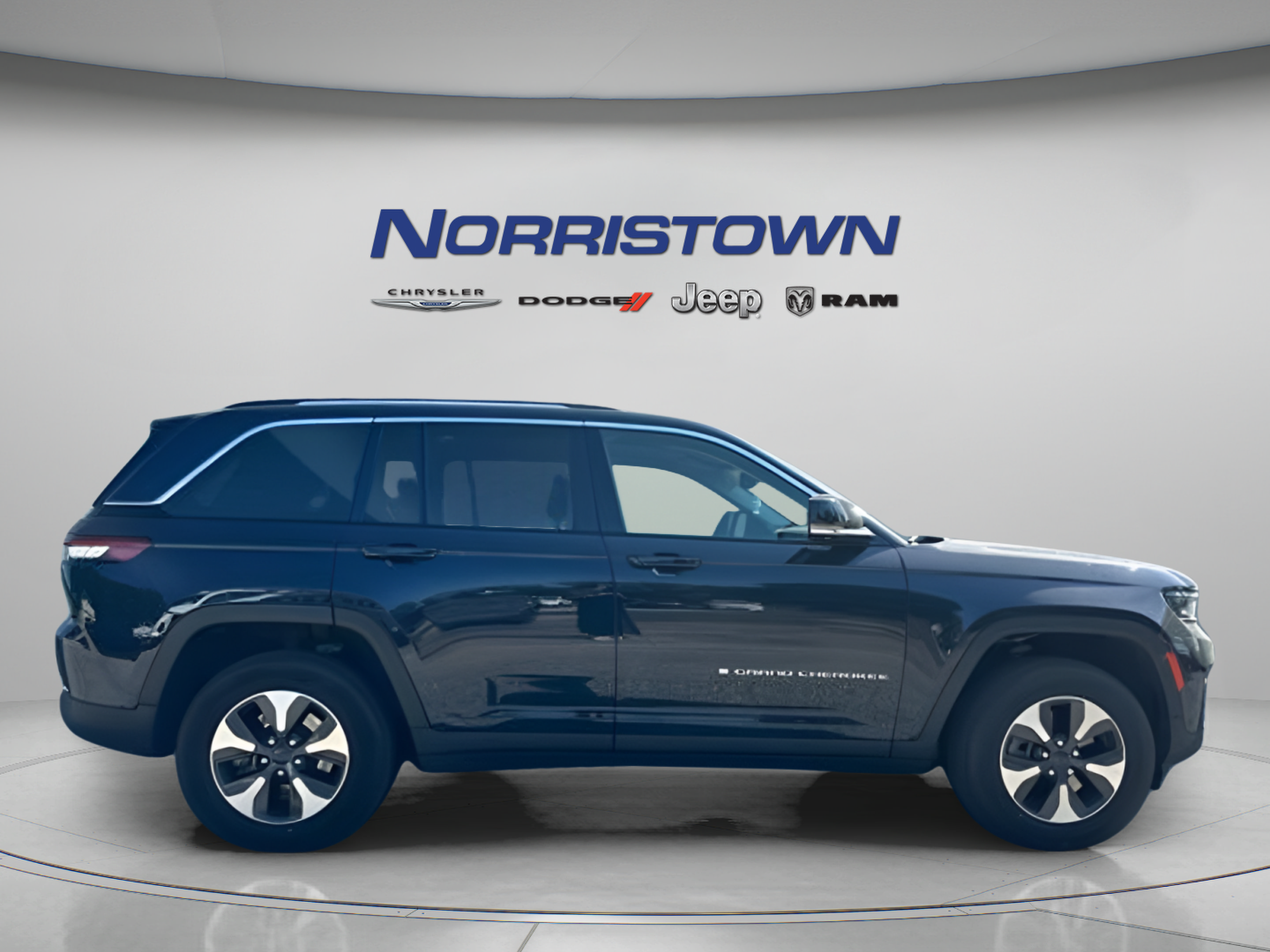 Used 2022 Jeep Grand Cherokee Limited 4xe w/ Luxury Tech Group II AWD/4WD image 8
