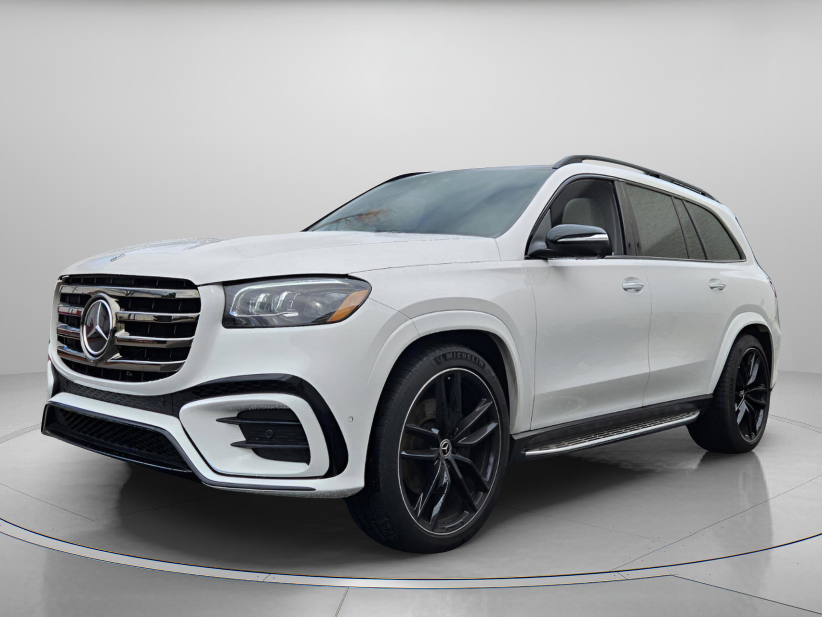 Used 2025 Mercedes-Benz GLS 450 4MATIC image 2