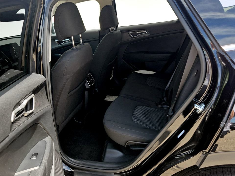 Used 2025 Kia Sportage LX AWD/4WD image 30