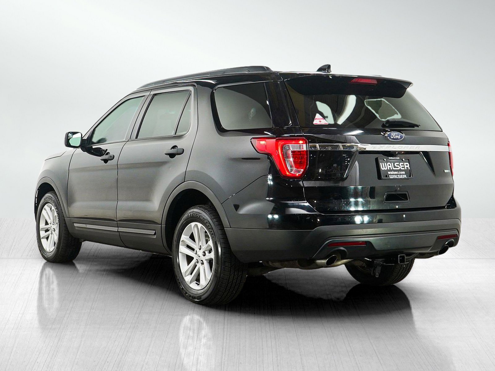 Used 2016 Ford Explorer 4WD image 3