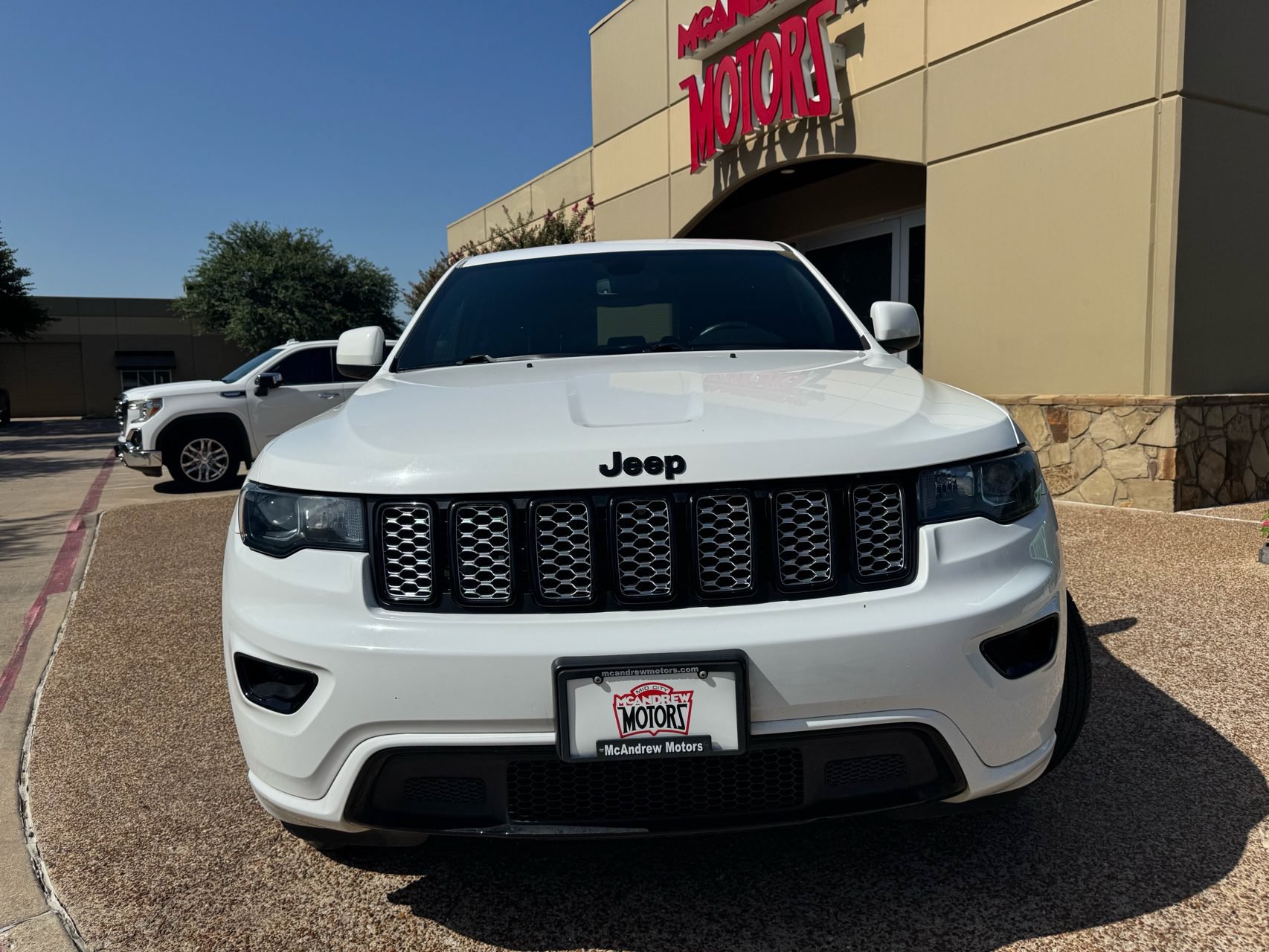 Used 2019 Jeep Grand Cherokee Altitude AWD/4WD image 3