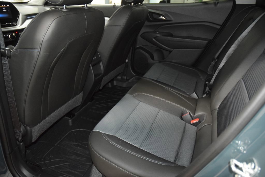 New 2026 Chevrolet Trax LT w/ Sunroof Package FWD image 39