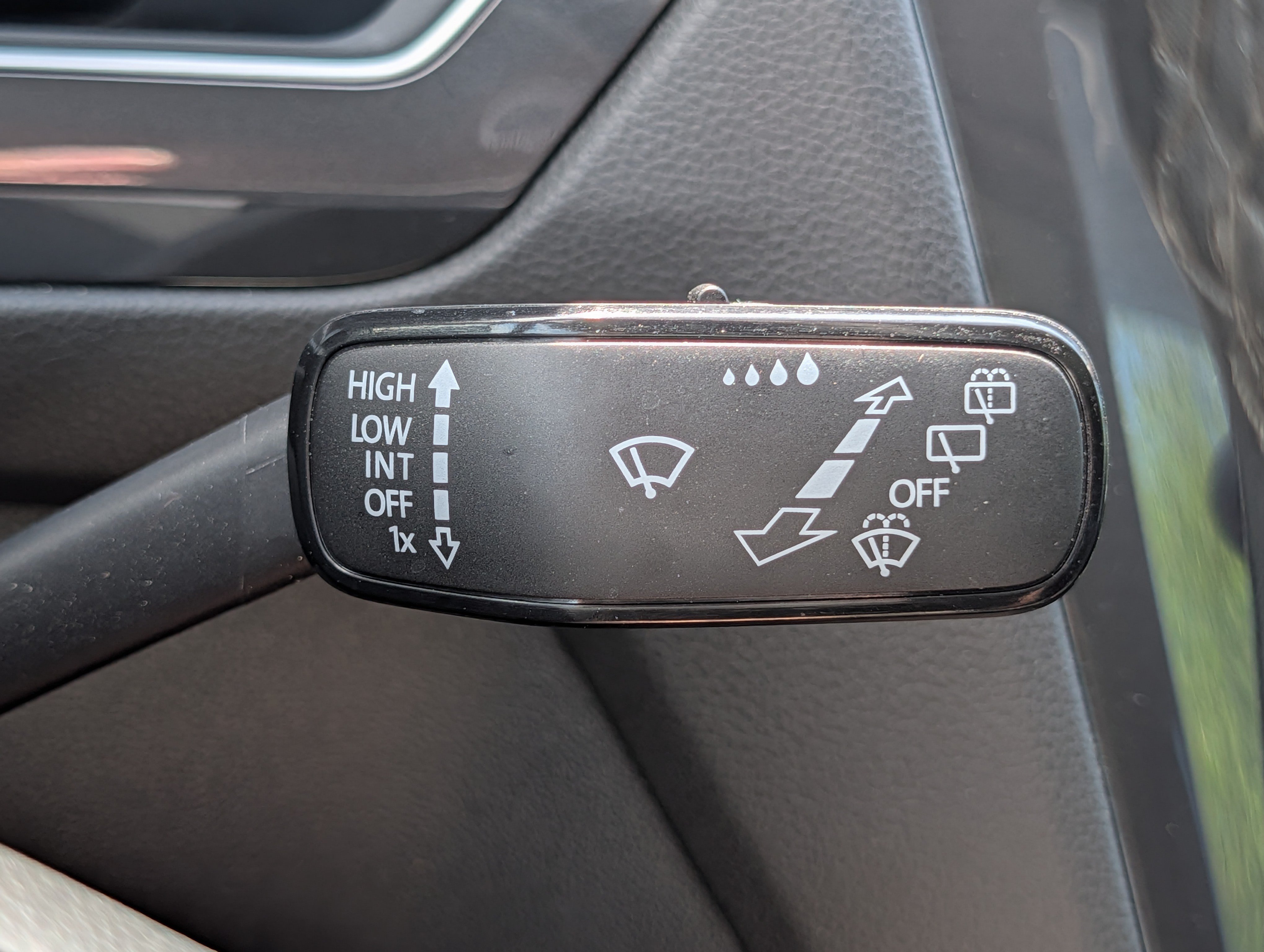Certified 2024 Volkswagen Tiguan Wolfsburg Edition w/ Panoramic Sunroof Package AWD/4WD image 31