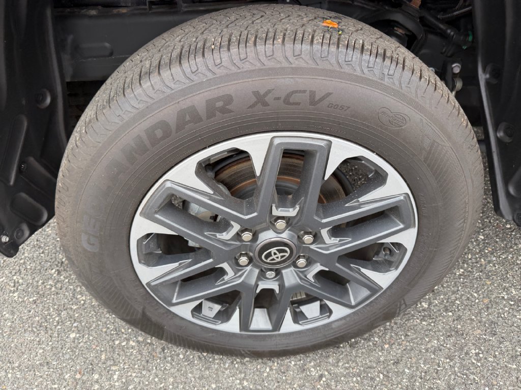 Used 2025 Toyota Tundra Limited AWD/4WD image 25