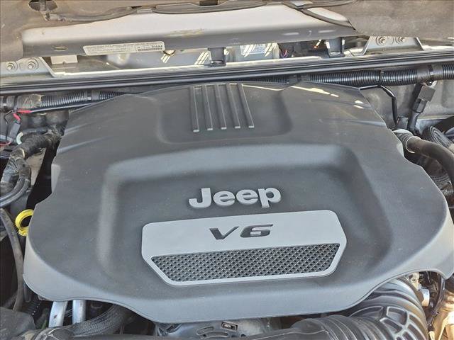 Used 2014 Jeep Wrangler Unlimited Rubicon w/ Connectivity Group AWD/4WD image 22