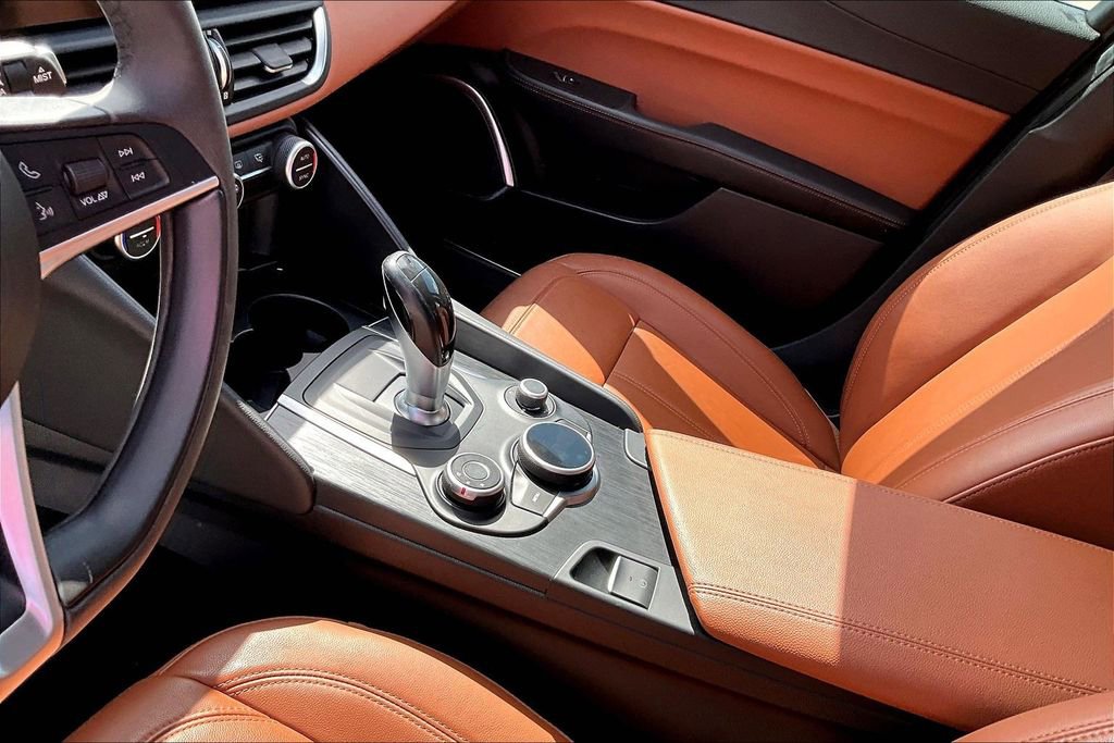 Used 2018 Alfa Romeo Giulia image 23