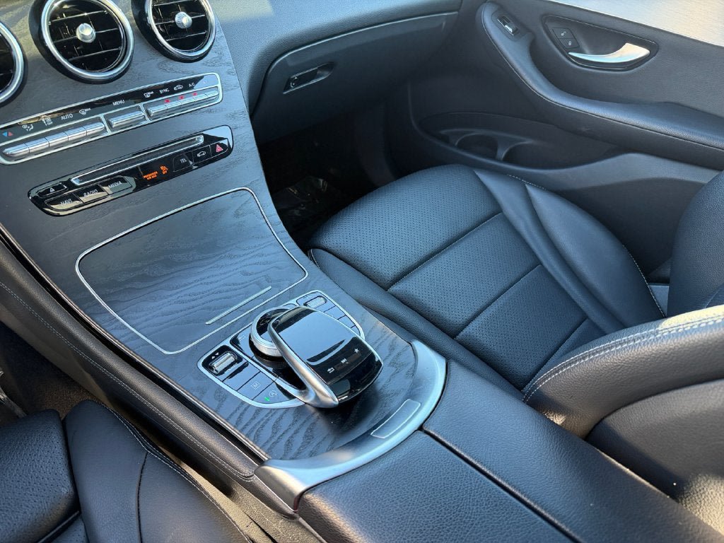 Used 2019 Mercedes-Benz GLC 300 4MATIC image 18